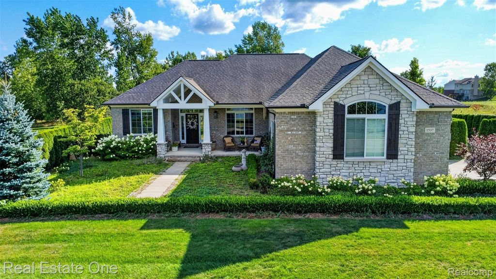 1537 Glass Lake Circle, Oxford