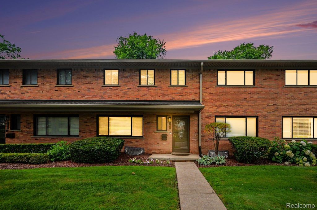 144 E Hickory Grove Road, Bloomfield Hills city