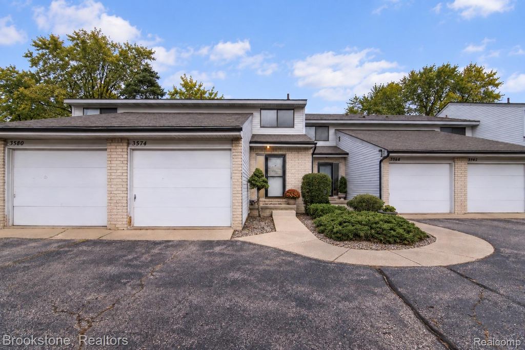3574 W. Walton W. Walton Boulevard N 2, Waterford
