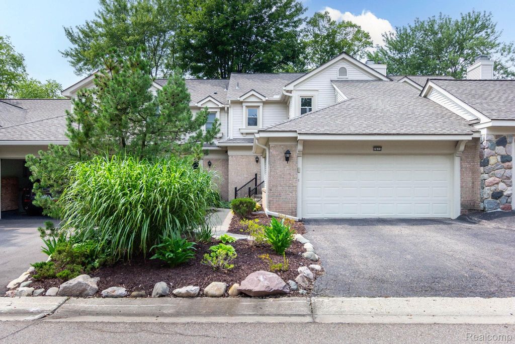 7671 Danbury Circle, West Bloomfield charter township