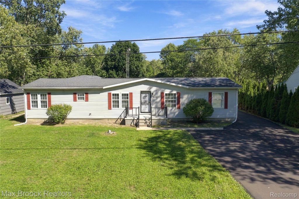 2267 Howe Road, Burton