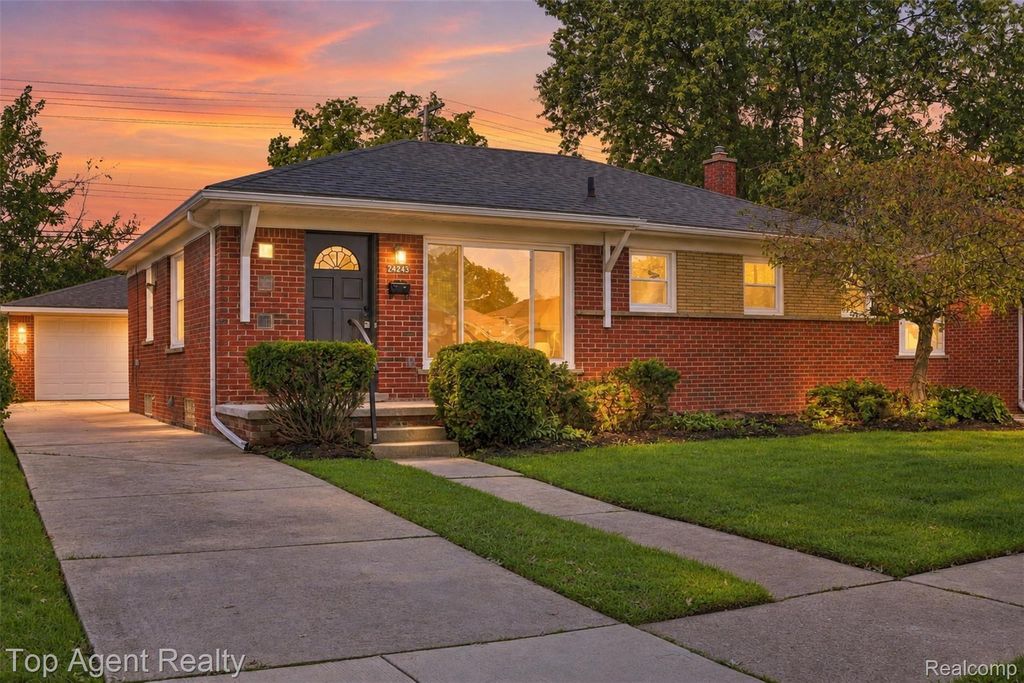 24243 Petersburg Avenue, Eastpointe