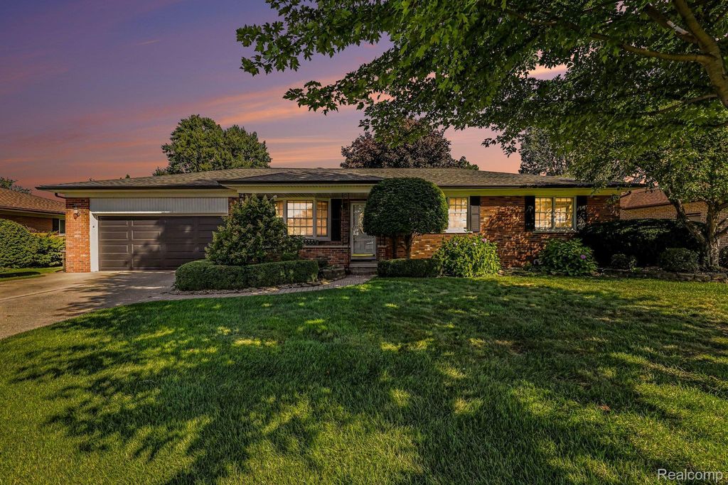 37158 Almont Drive W, Sterling Heights