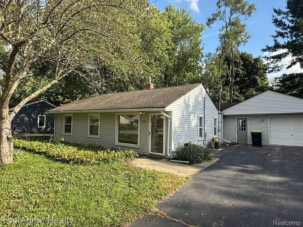 2848 Edna Jane Drive, Auburn Hills