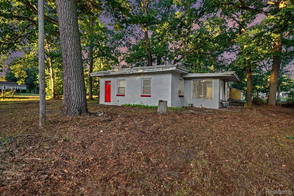 23008 Almy Road, Howard City