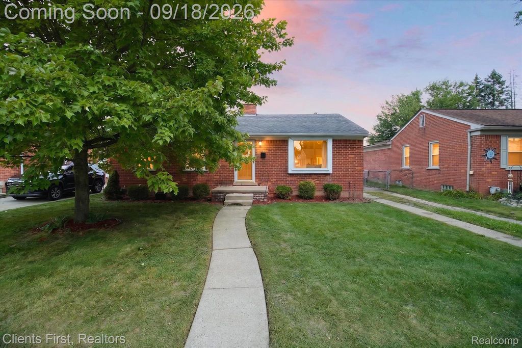 9822 Mayfield Street, Livonia
