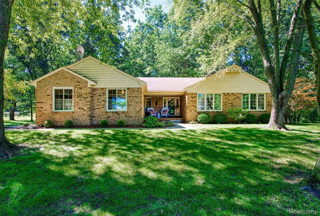 6209 Raddatz Road, Fowlerville