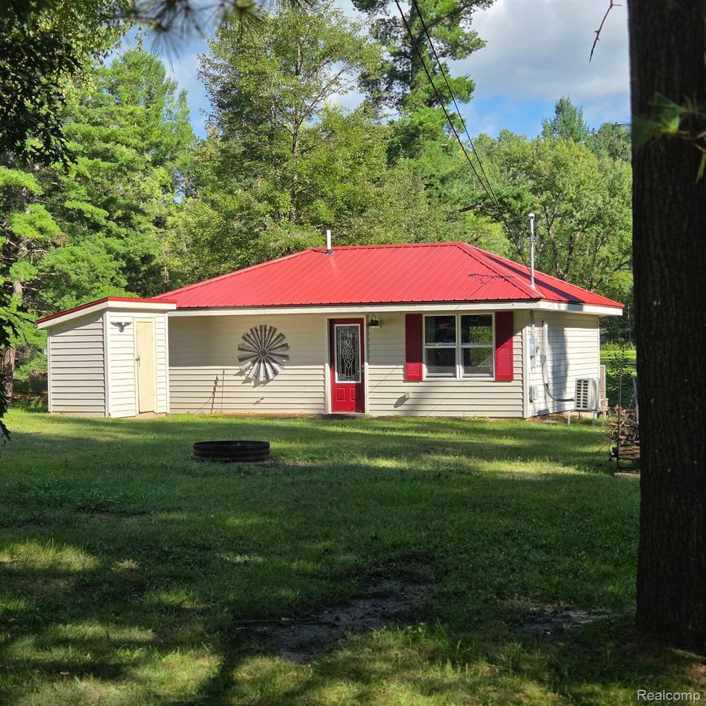 1678 E Shore Drive, Alger