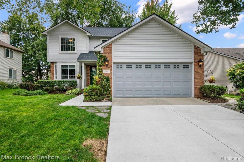 144 Arthur Drive, Troy