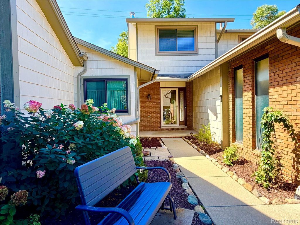 48148 Colony Farm Circle Circle, Plymouth city