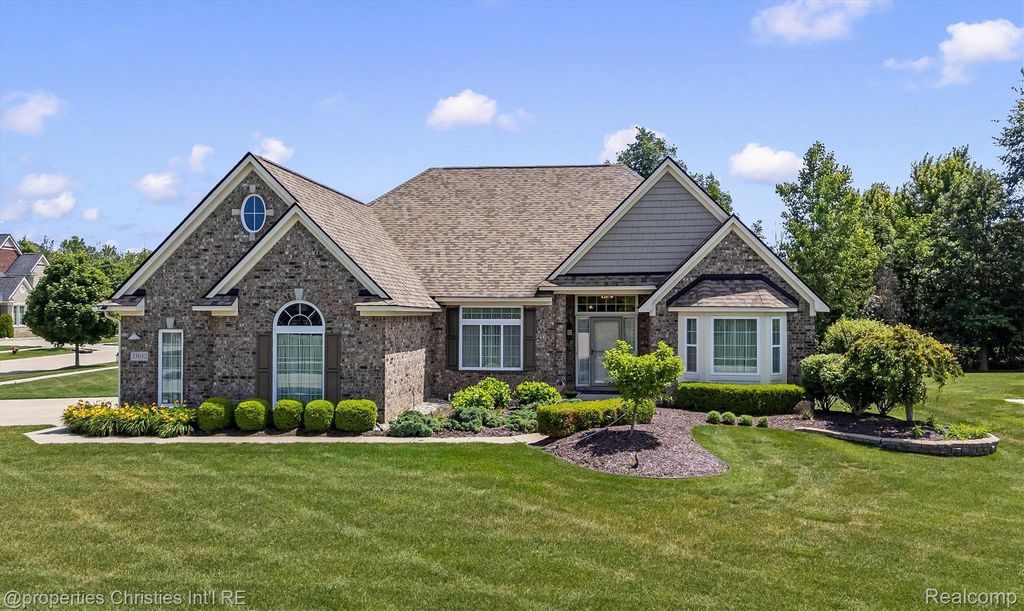 23032 Cheyenne Drive, South Lyon