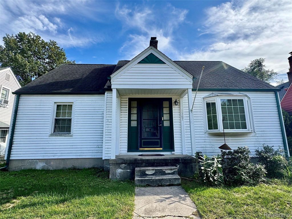 1367 W Saratoga Street, Ferndale