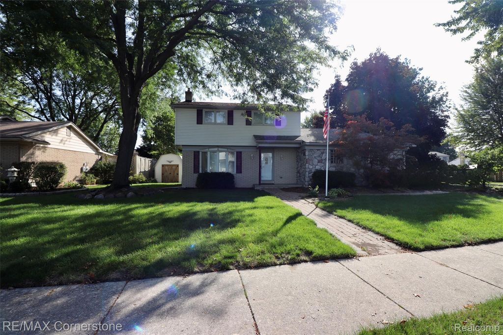 24199 Colonial Drive, Woodhaven