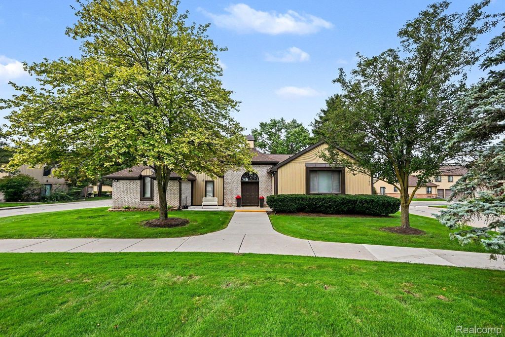 41615 Bedford Drive, Canton