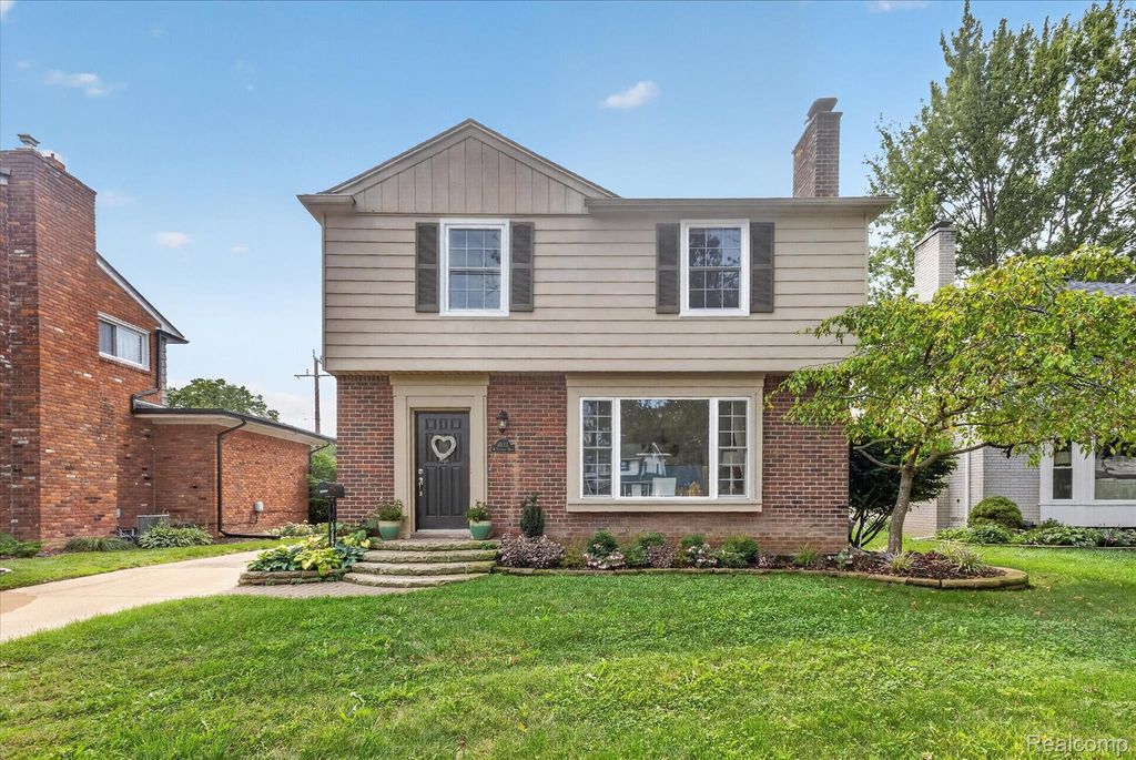 1037 W Selfridge Boulevard, Clawson