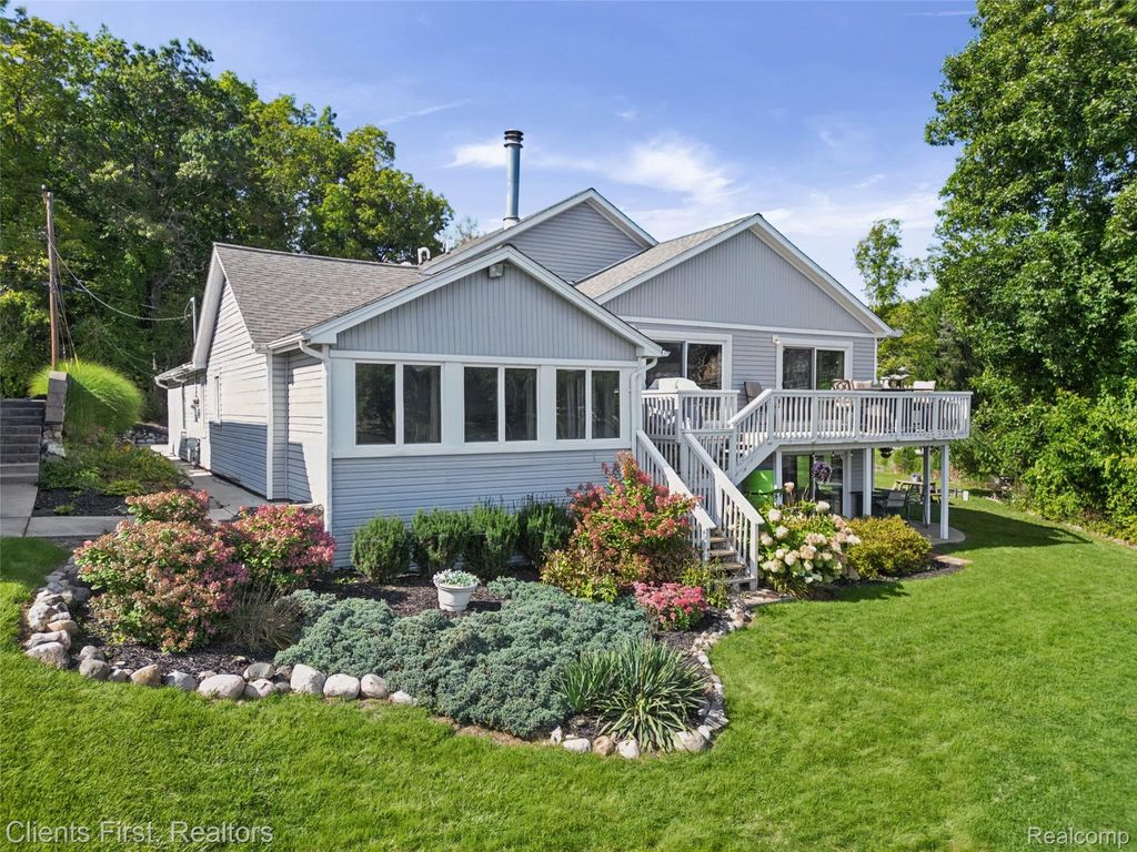 602 Cushing Street, Lake Orion