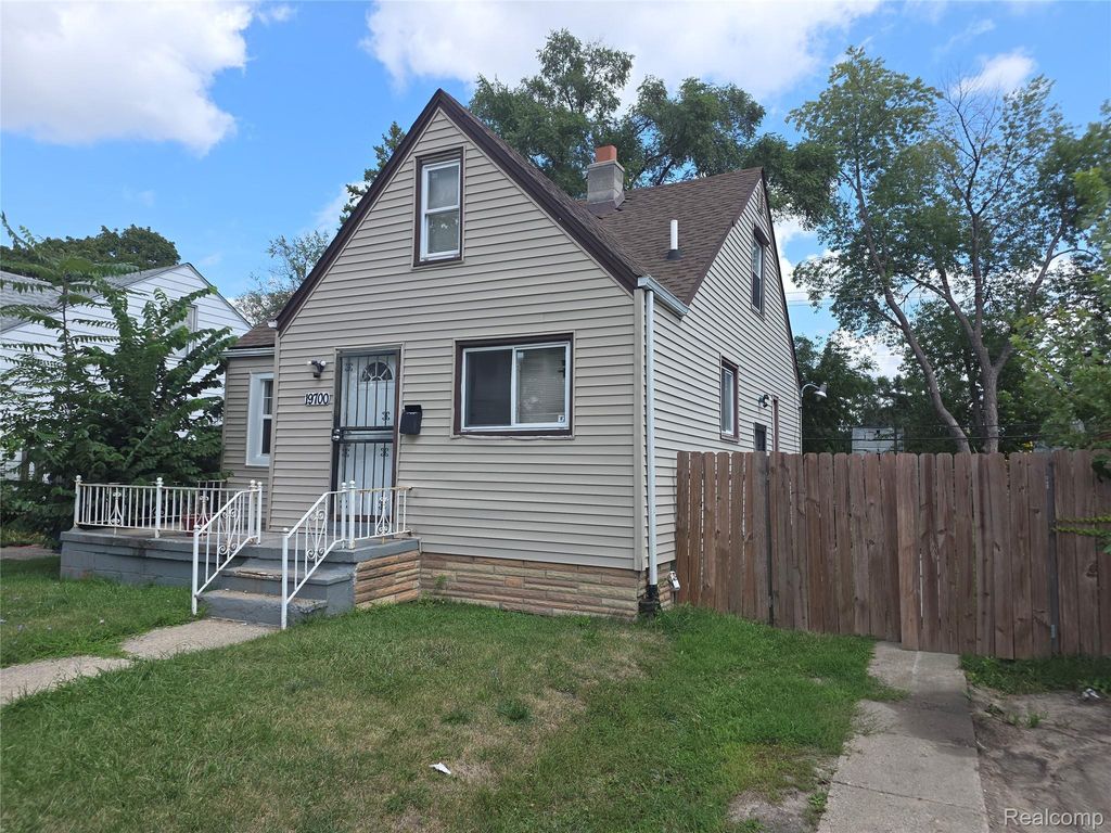 19700 Russell Street, Highland Park