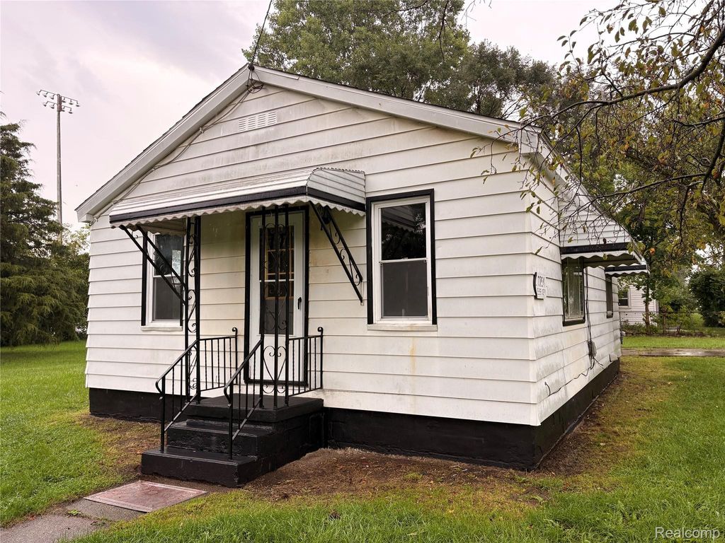 2254 E Bergin Avenue, Burton
