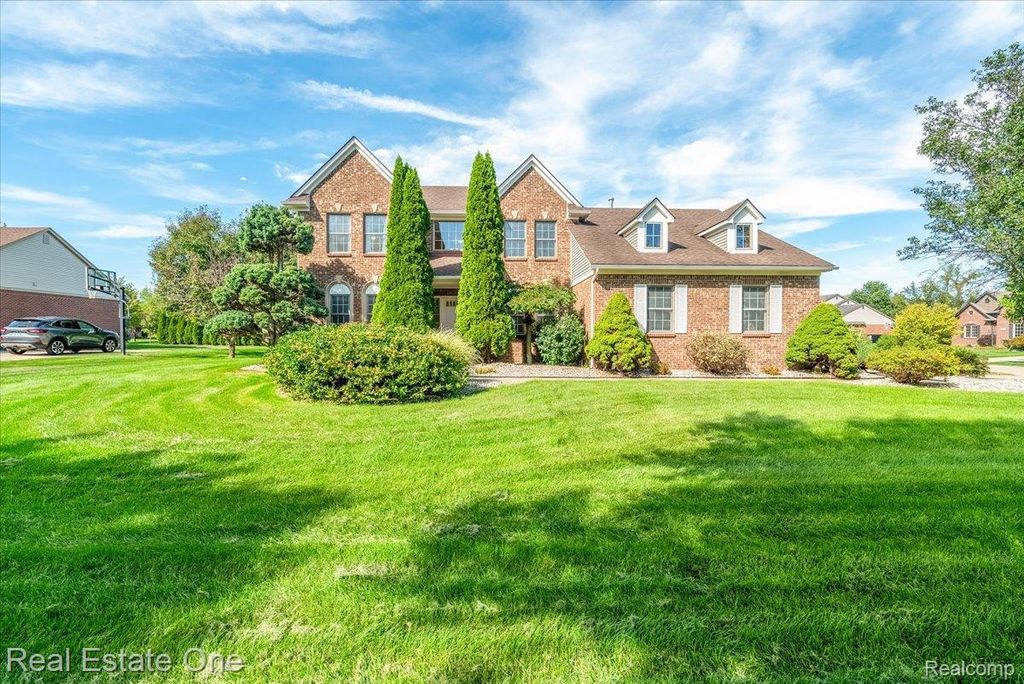 47820 Candace Lane, Canton