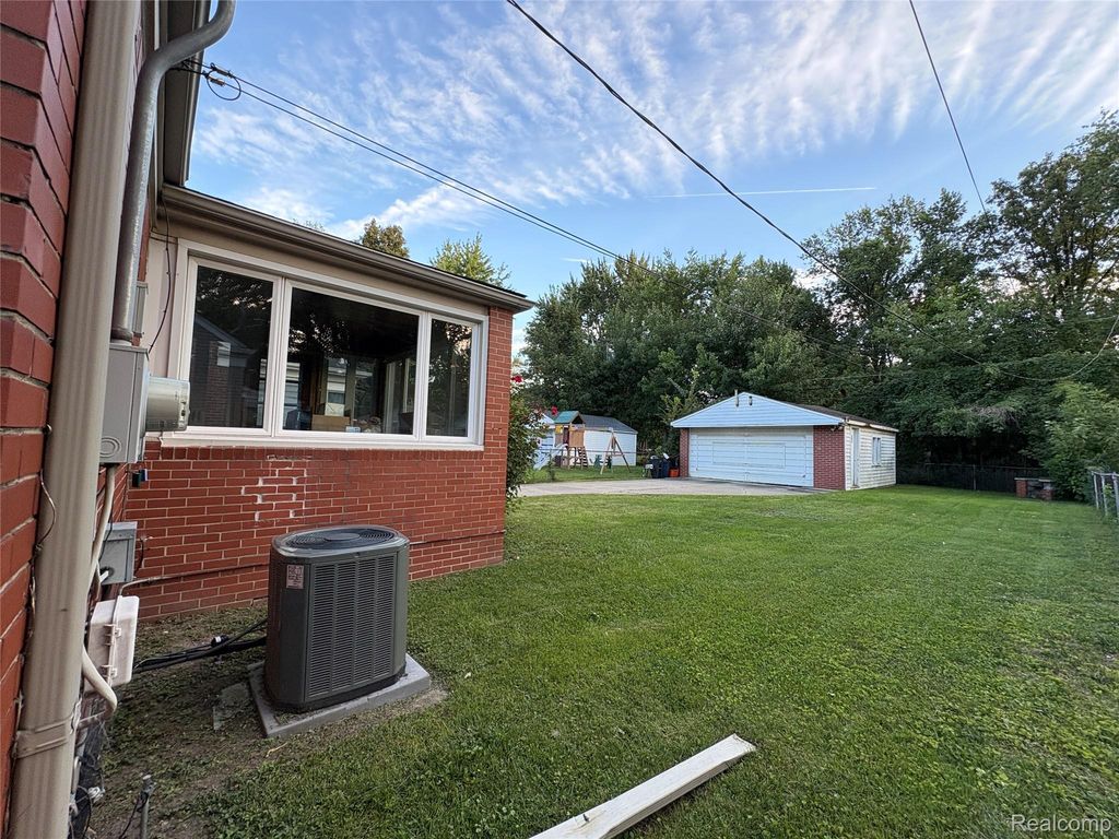 20306 Woodmont Street, Harper Woods