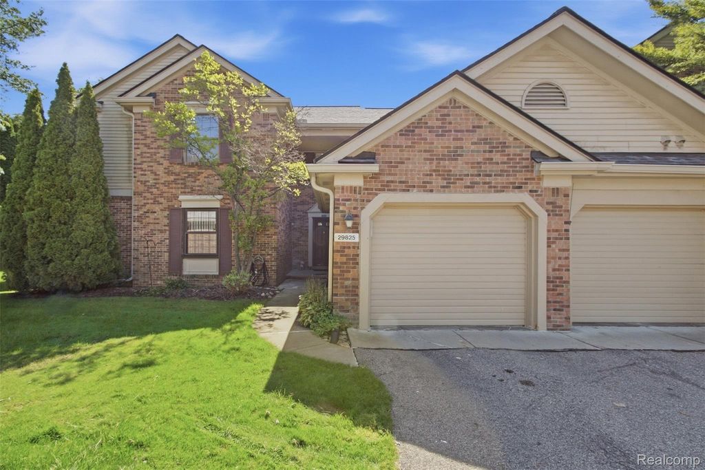 29825 Indian Trail Trail, Farmington Hills