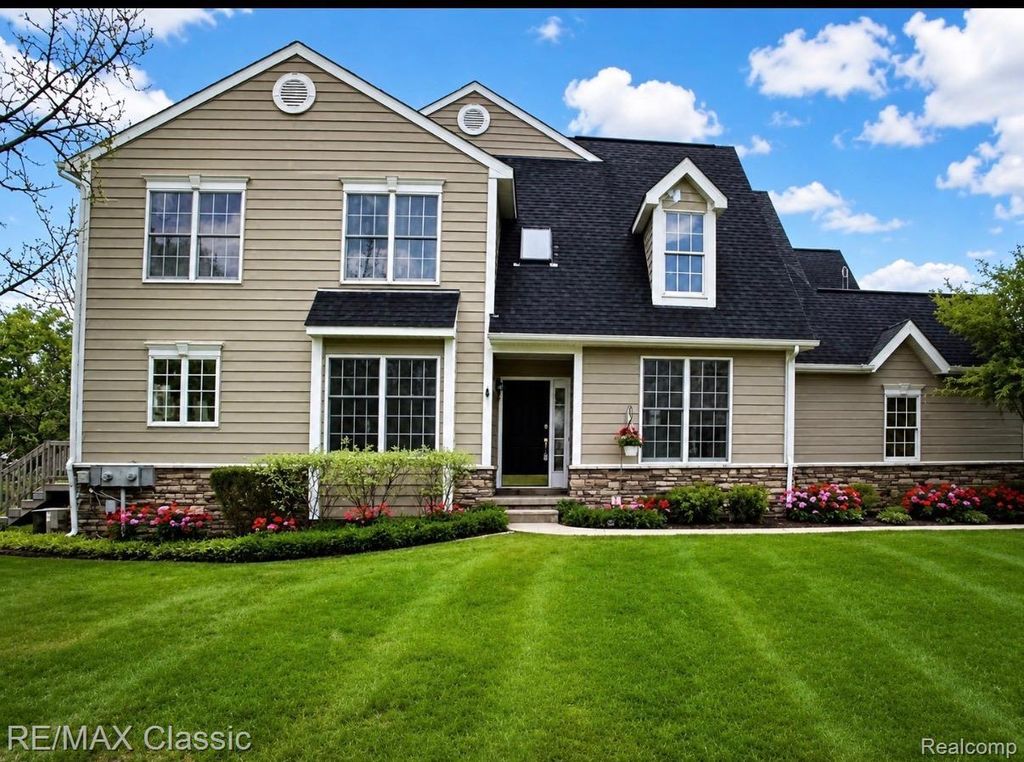 26426 Island Lake Drive 24, Novi