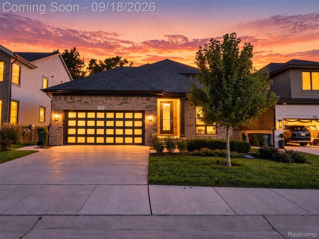 54893 Camden Court, Shelby Twp