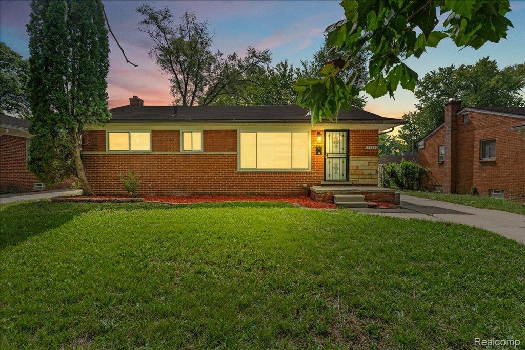 22435 Pembroke Avenue, Detroit