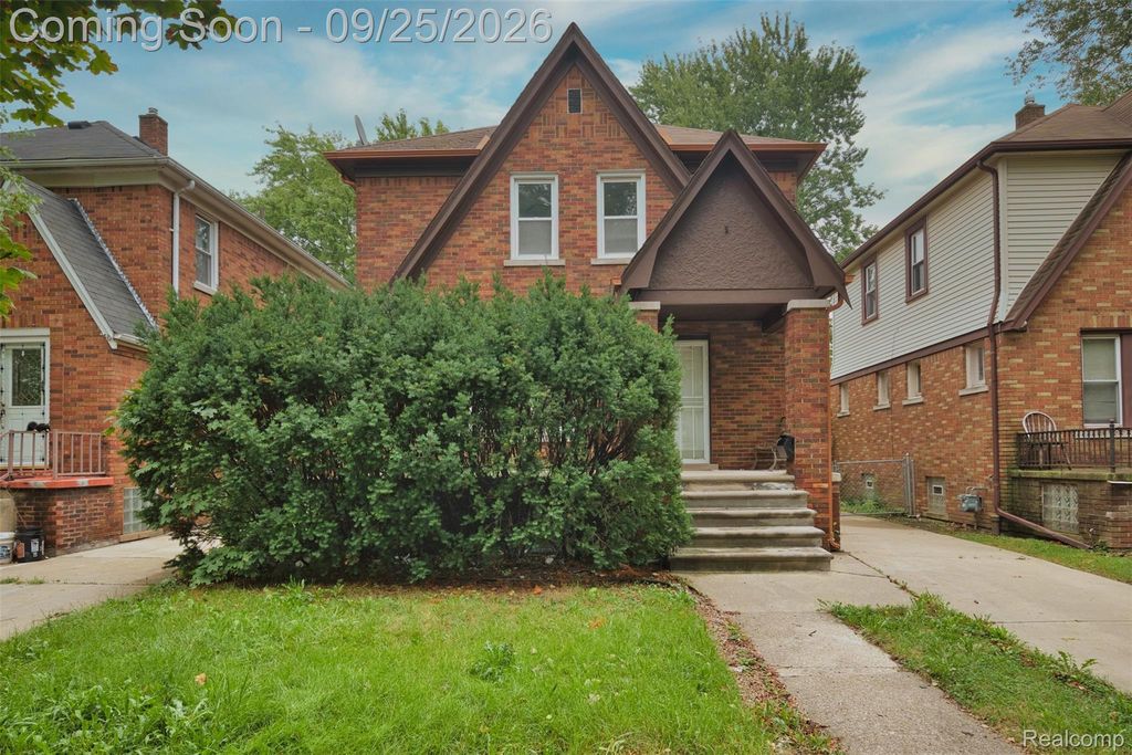 1061 Fort Park Boulevard, Lincoln Park