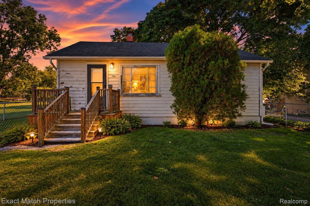 780 Robinwood Street, Pontiac