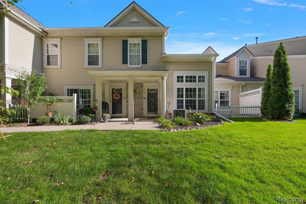 25816 Maritime Circle S, Harrison Township