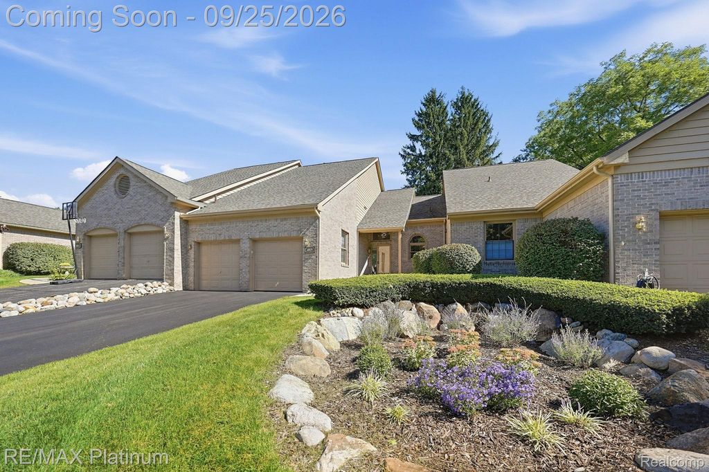 4971 Fairways Drive, Genoa township