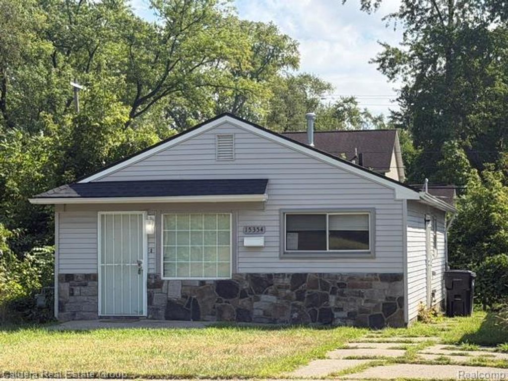15354 Lahser Road, Detroit
