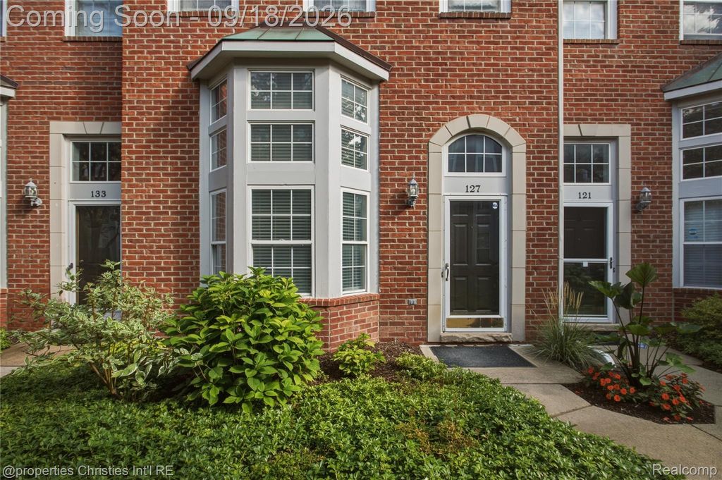 127 N Georgetown Square, Royal Oak