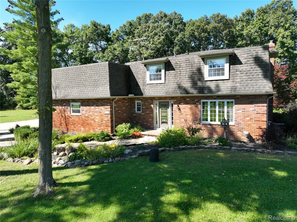 2427 Karen Drive, Howell township