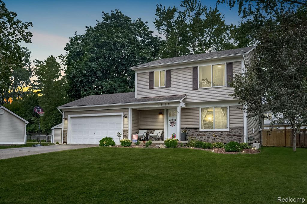 1558 Maddox Street, West Bloomfield