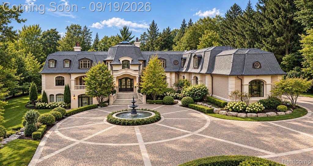 6250 Walnut Lake Road, West Bloomfield