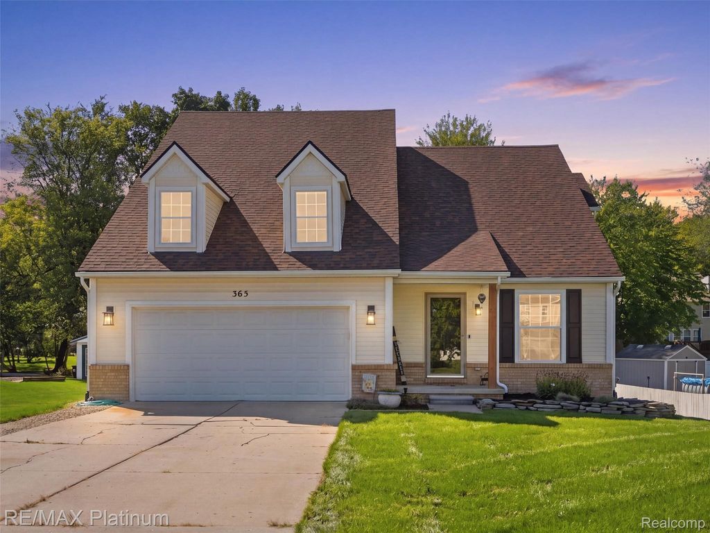 365 Saddlevalley Court, Linden
