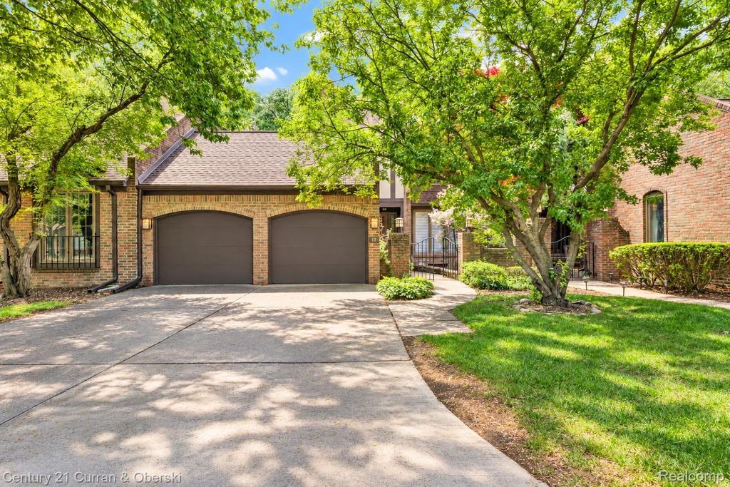 13 Timberlane Court, Dearborn