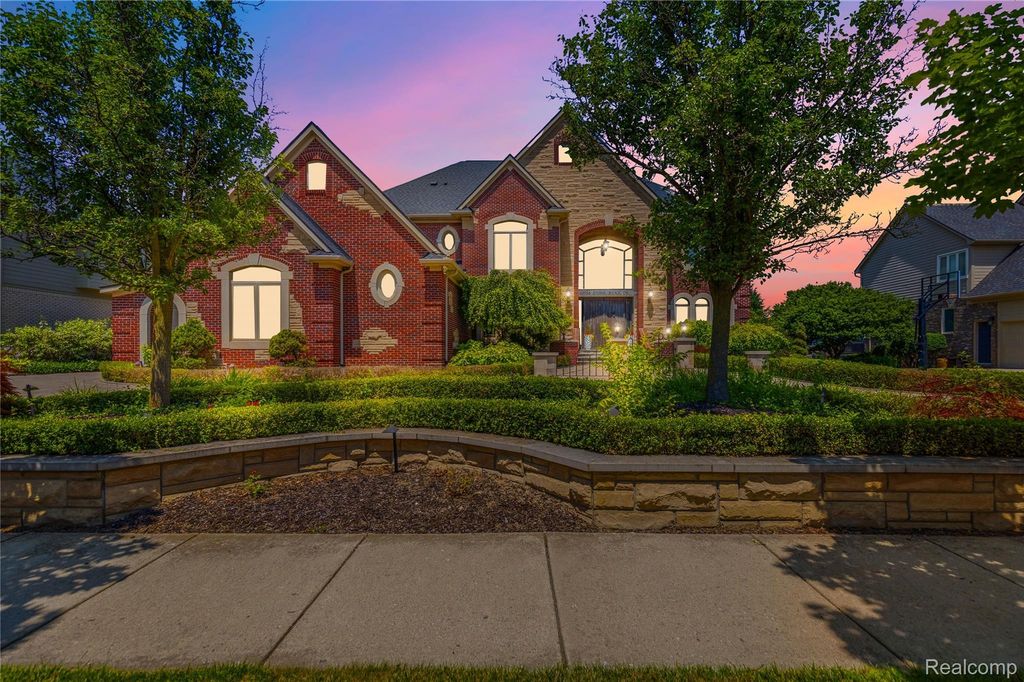 48554 Stoneridge Drive, Northville