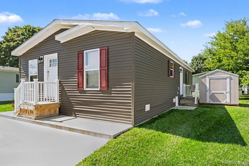 470 Flamingo Street, Rochester Hills