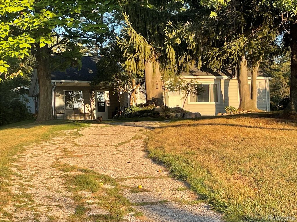 855 N Van Dyke Road N, Imlay City