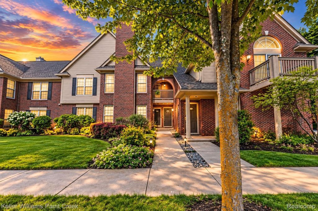 28569 Carlton Way Drive, Novi