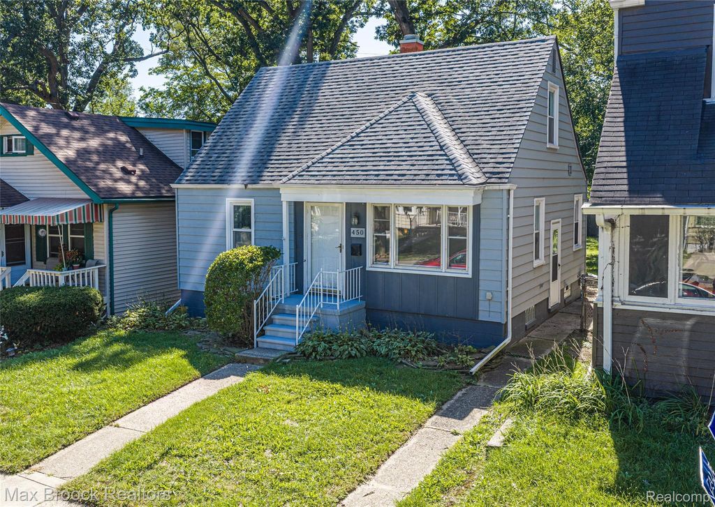 450 E Maplehurst Street, Ferndale