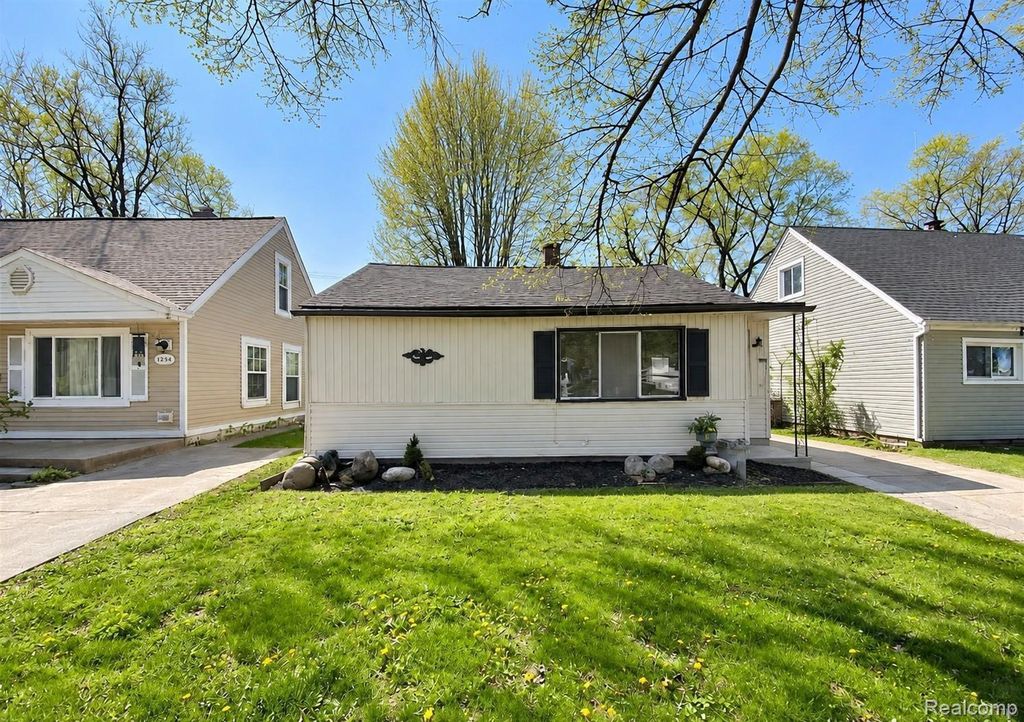 1236 E Evelyn Avenue, Hazel Park city