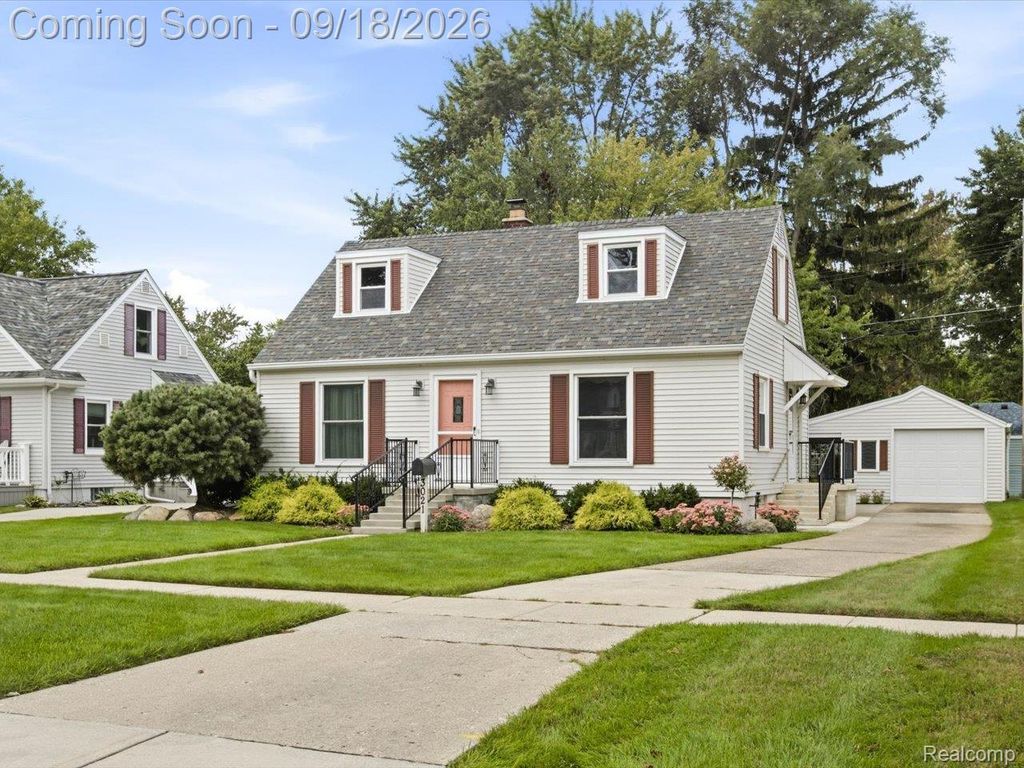 3021 10th Avenue, Port Huron
