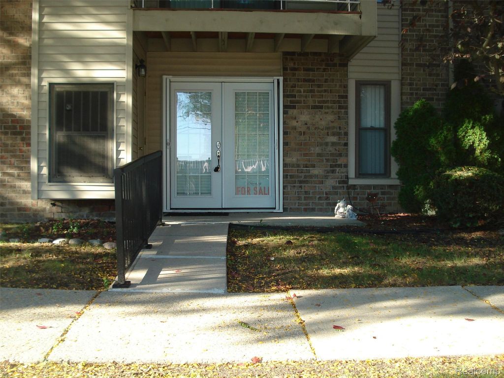 30445 W Fourteen Mile Road 55, Farmington Hills