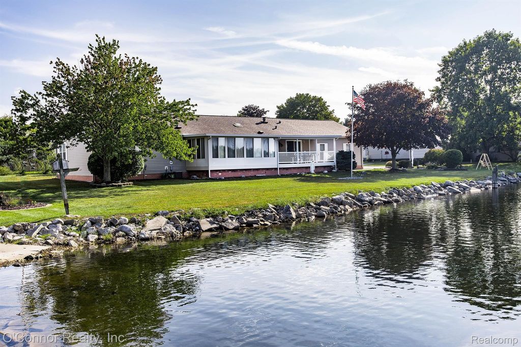 598 Trout Lake Court, Smiths Creek