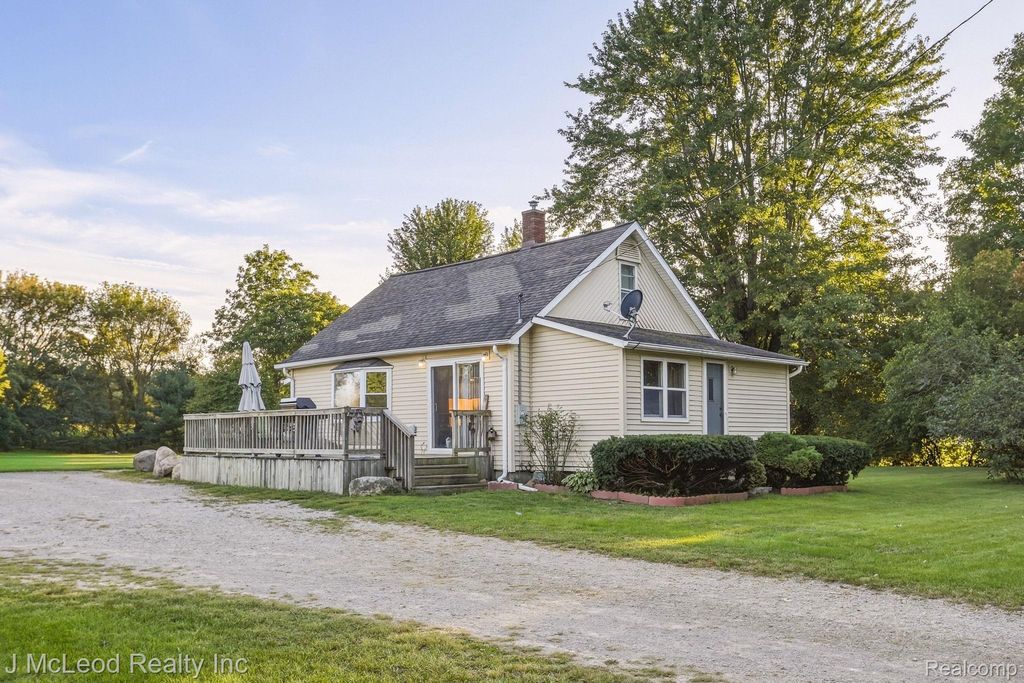 8821 Barnes Road, Millington