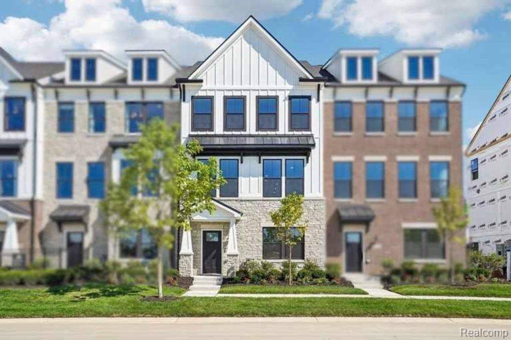 44050 Oakmont Drive, Plymouth